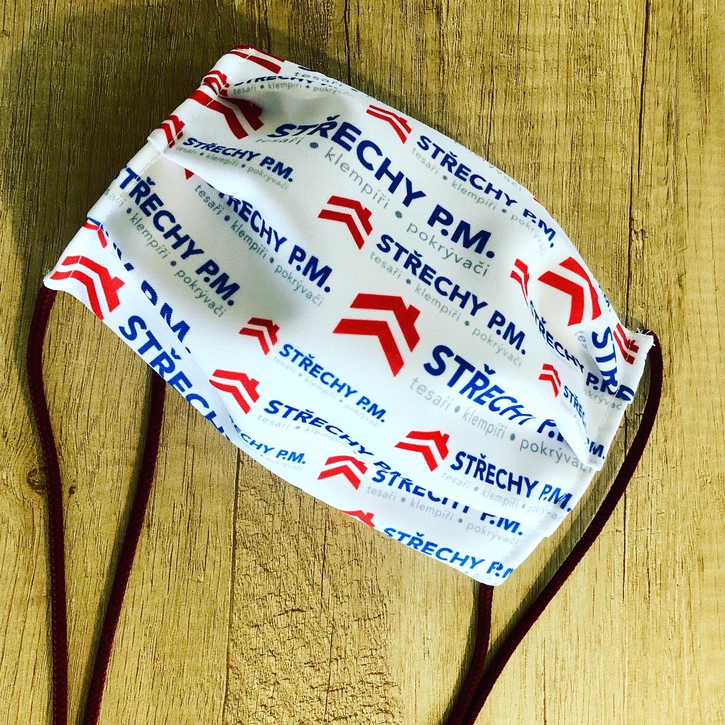 Rouška s potiskem Střechy PM